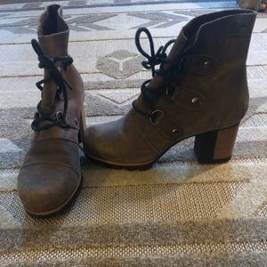 Sorel Addington Suede Lace-Up Booties! Size 8!